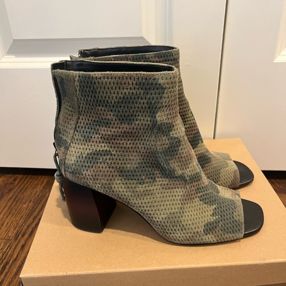 Sanctuary Green Camouflage Peep-Toe Ankle Boots